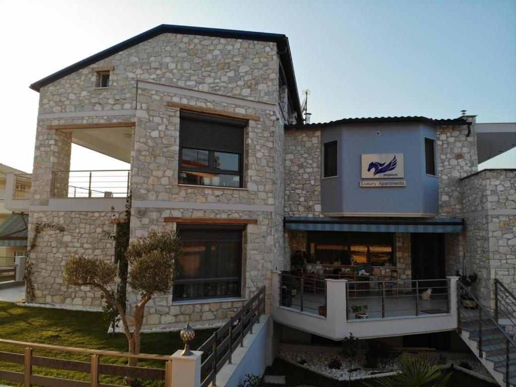 Pegasus Sea View Luxury Apartments Nea Vrasna Bagian luar foto