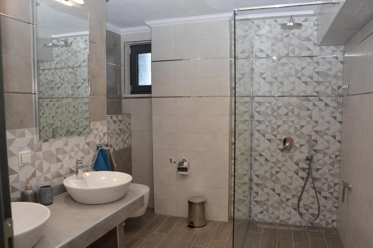 Pegasus Sea View Luxury Apartments Nea Vrasna Bagian luar foto