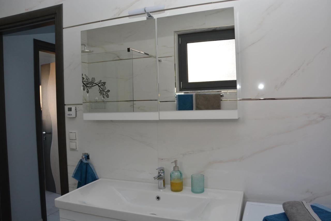 Pegasus Sea View Luxury Apartments Nea Vrasna Bagian luar foto